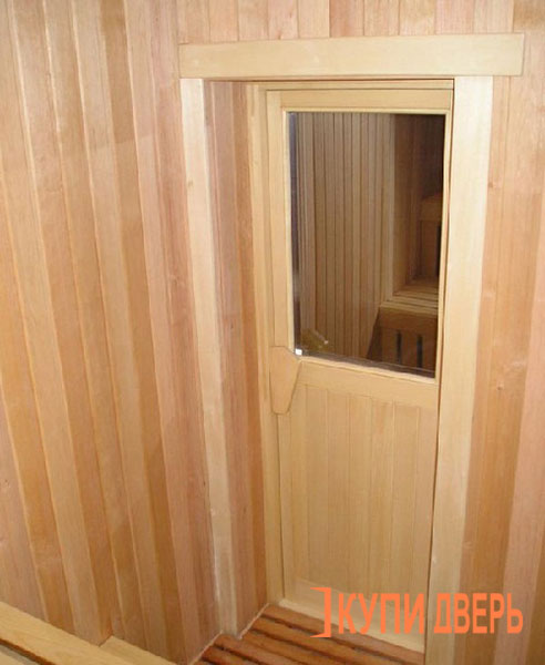 Деревянная двери со стеклом в баню фото