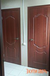 Межкомнатные двери цвета итальянский орех, фото в интерьере 1