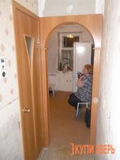 Дверь в таулет и арка в кухню